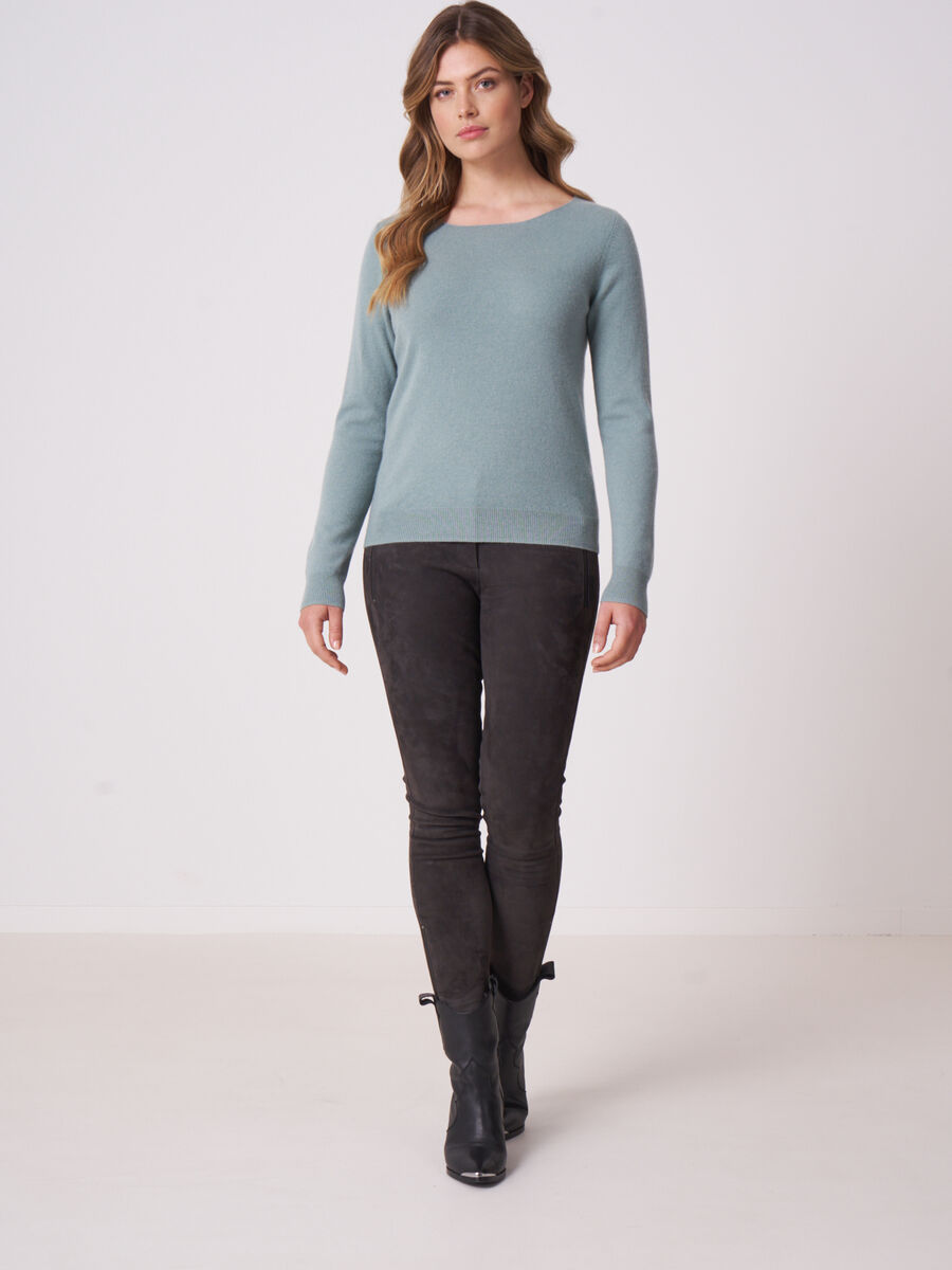 Basic boat neck sweater in organic cashmere image number 137