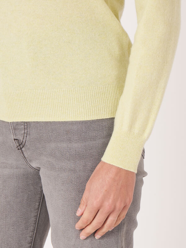 Basic-Pullover mit U-Boot-Ausschnitt aus Bio-Kaschmir image number 4