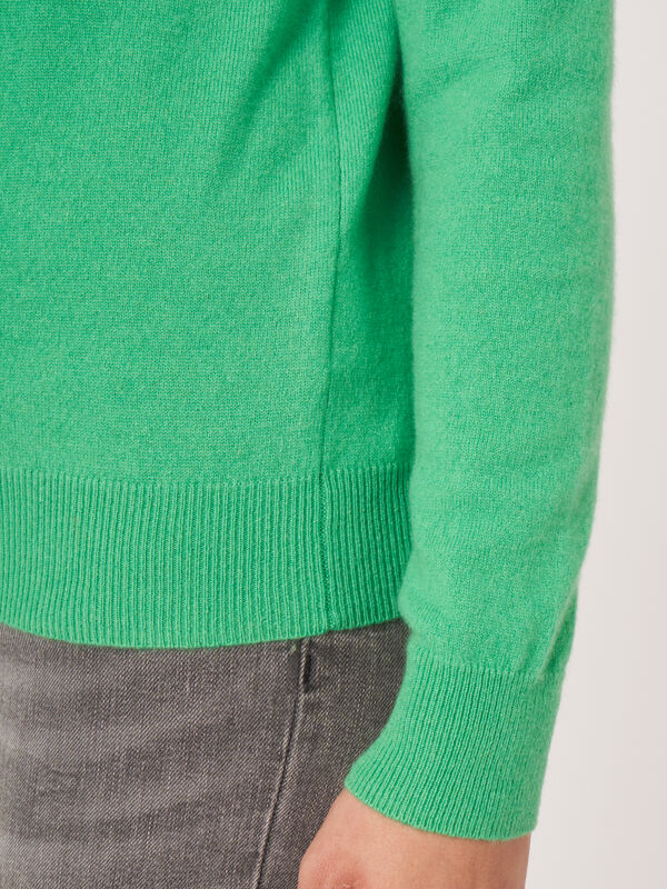 Basic-Pullover mit U-Boot-Ausschnitt aus Bio-Kaschmir image number 4