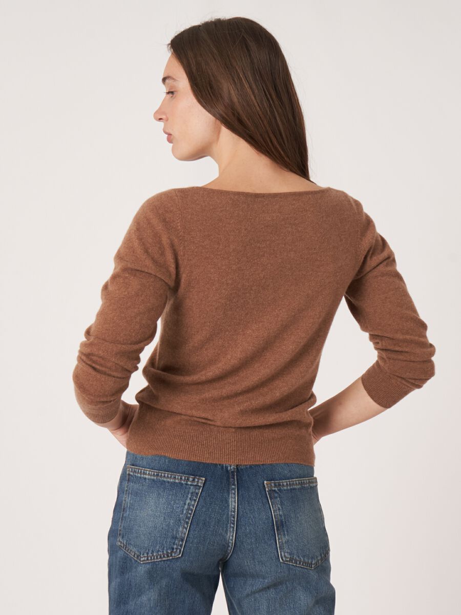 Basic boat neck sweater in organic cashmere image number 70