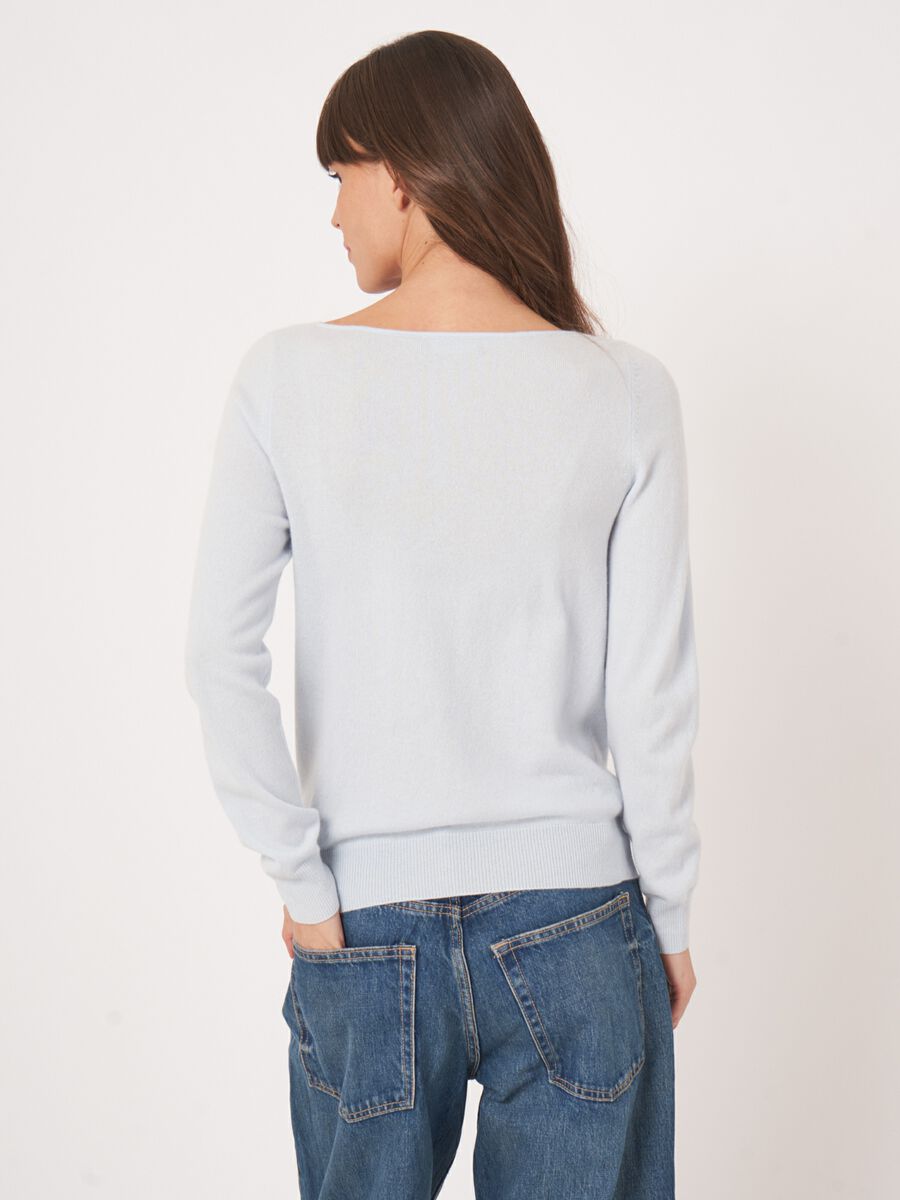 Basic boothals trui van biologisch kasjmier image number 4