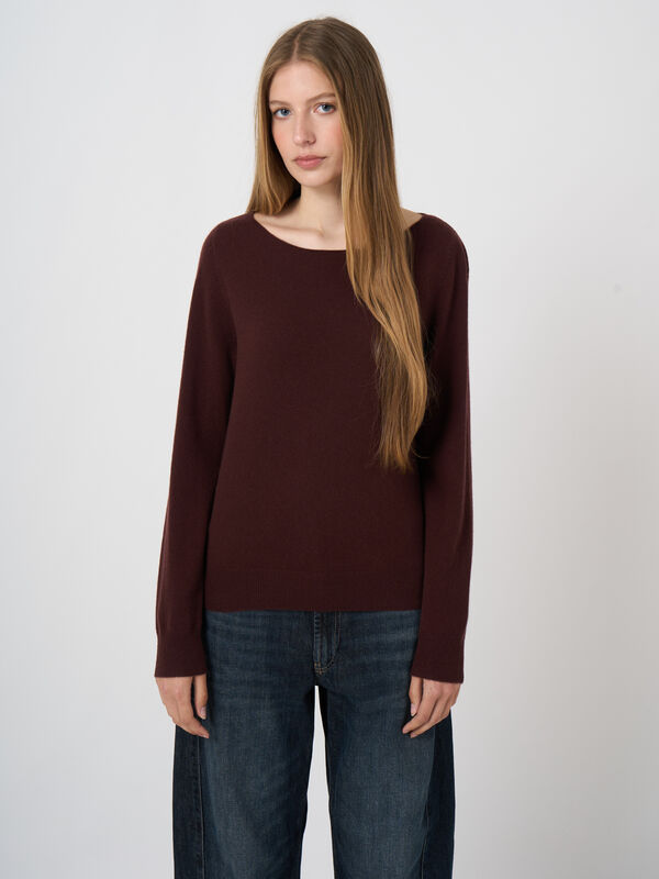 Fine-Knit Organic Cashmere Boat-Neck Sweater image number 0