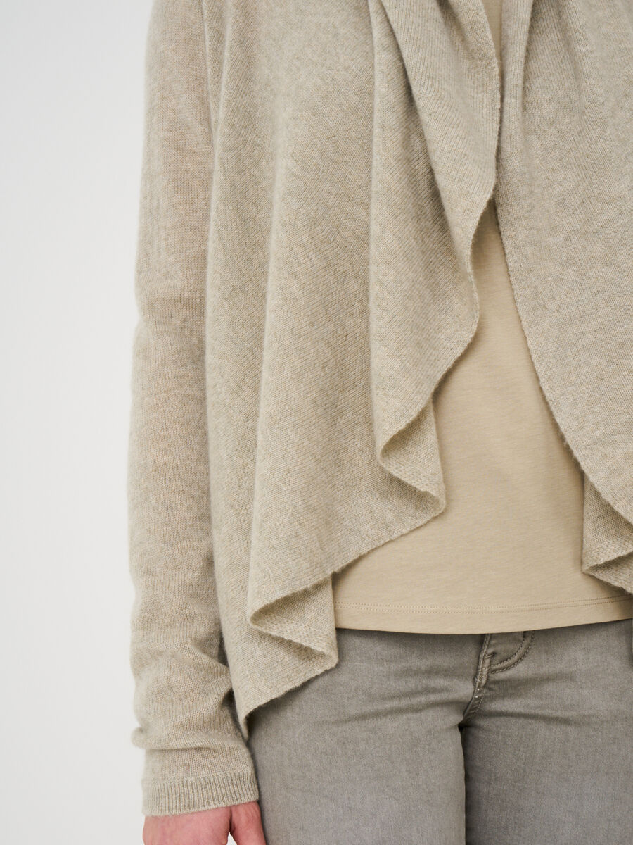 Offene Strickjacke mit Schalkragen aus Bio-Kaschmir image number 72