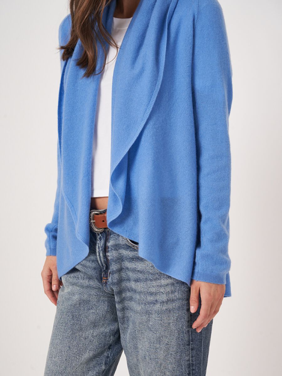 Offene Strickjacke mit Schalkragen aus Bio-Kaschmir image number 29