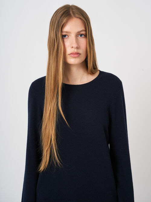 Basic organic cashmere sweater with round neckline