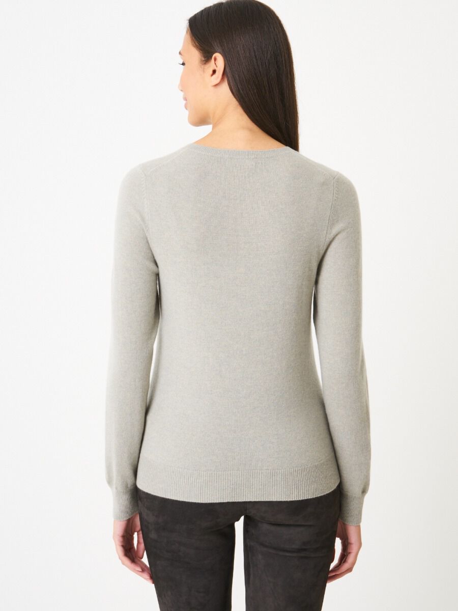 Basic organic cashmere sweater with round neckline image number 94