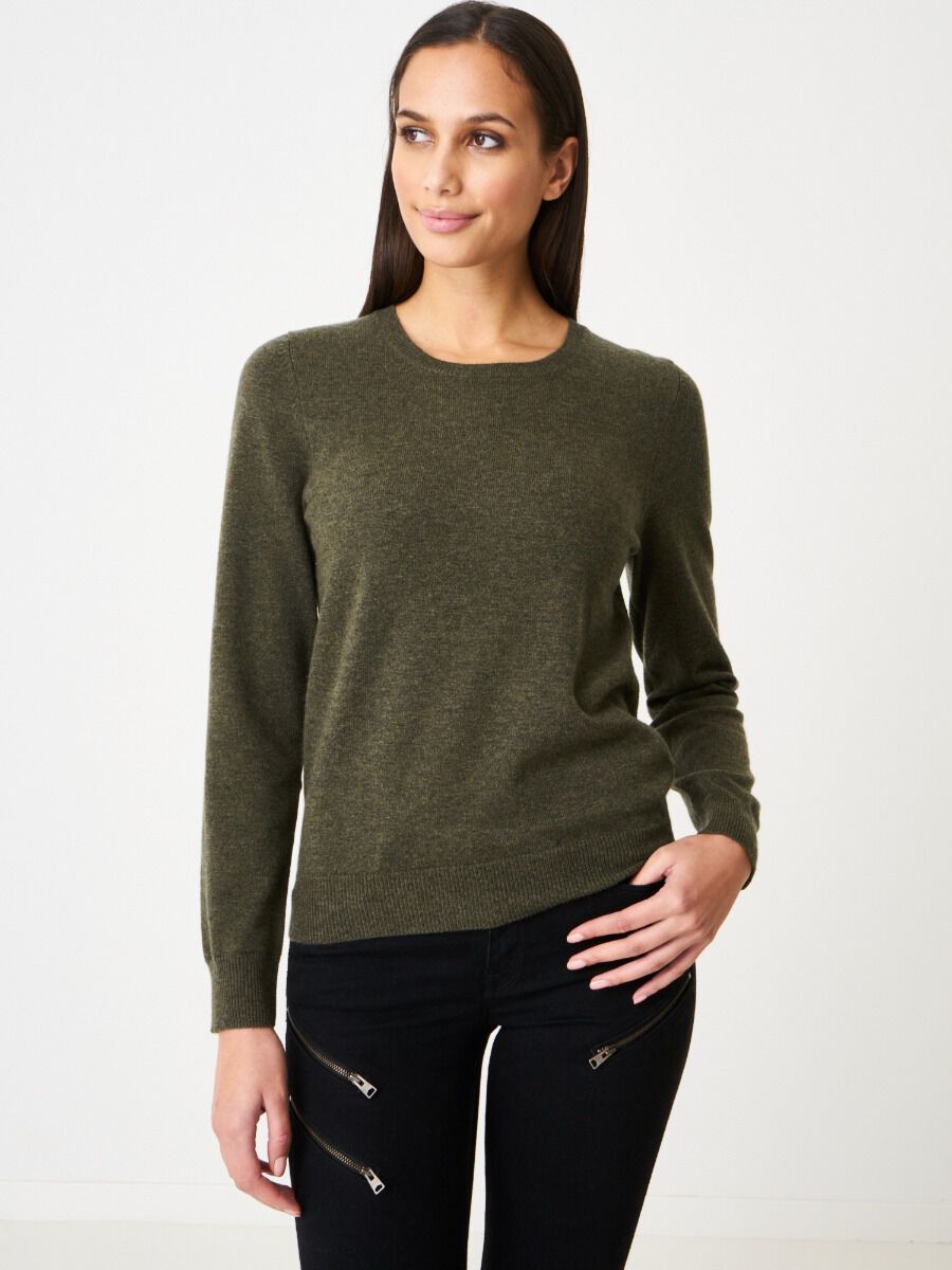 Basic organic cashmere sweater with round neckline image number 117