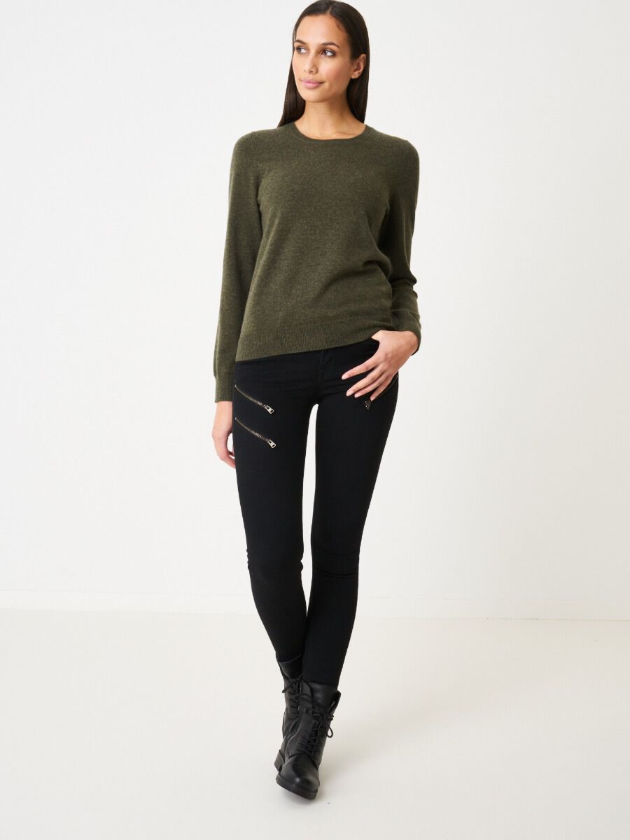 Basic organic cashmere sweater with round neckline image number 120
