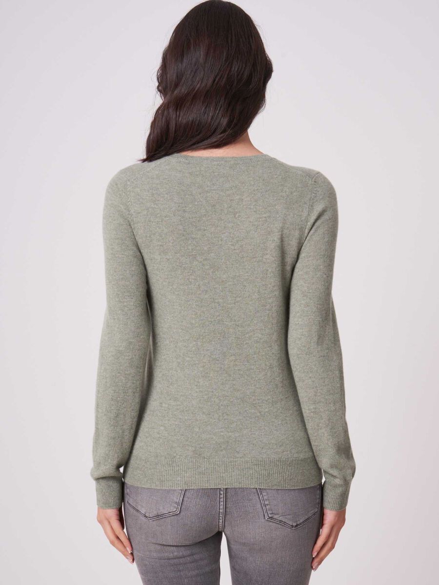 Basic organic cashmere sweater with round neckline image number 122