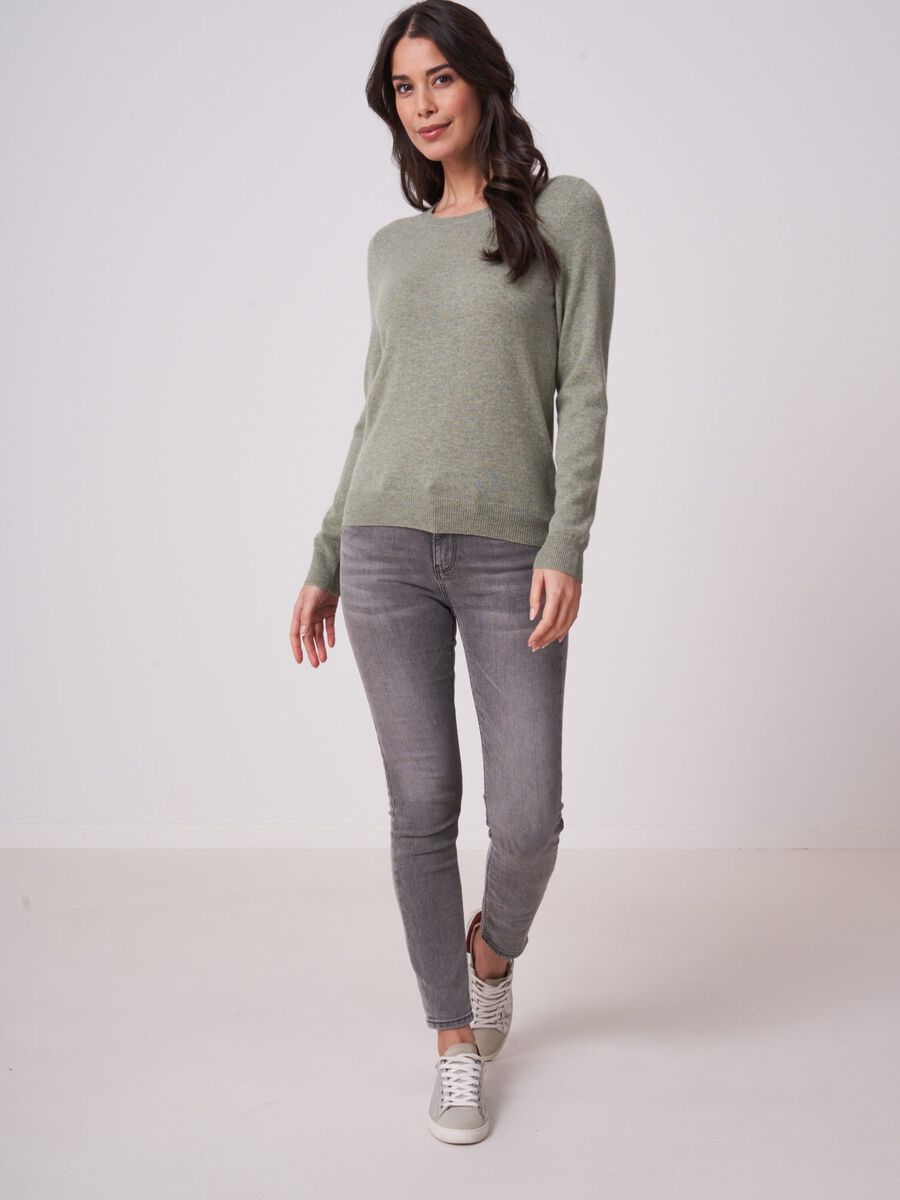Basic organic cashmere sweater with round neckline image number 124