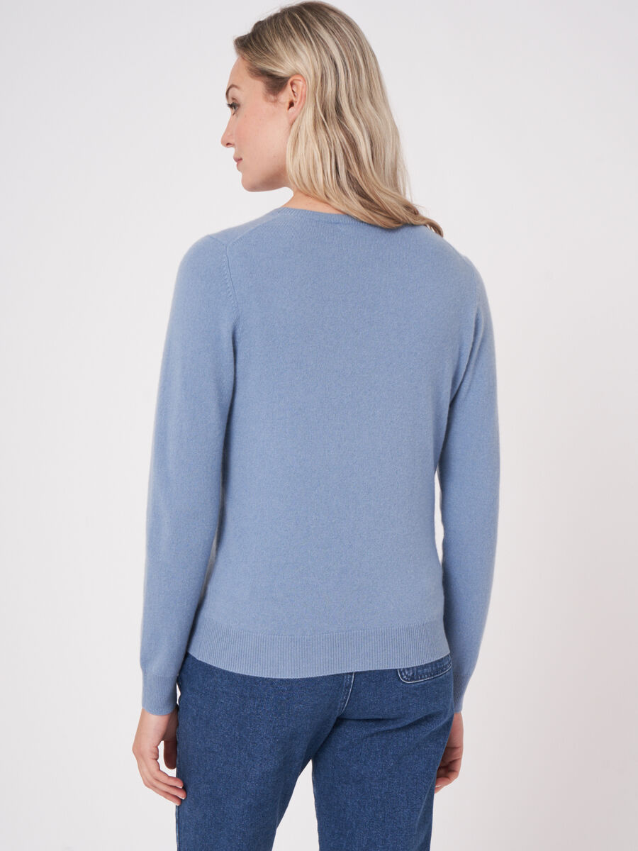Basic organic cashmere sweater with round neckline image number 78