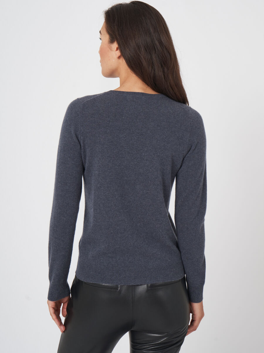 Basic organic cashmere sweater with round neckline image number 84
