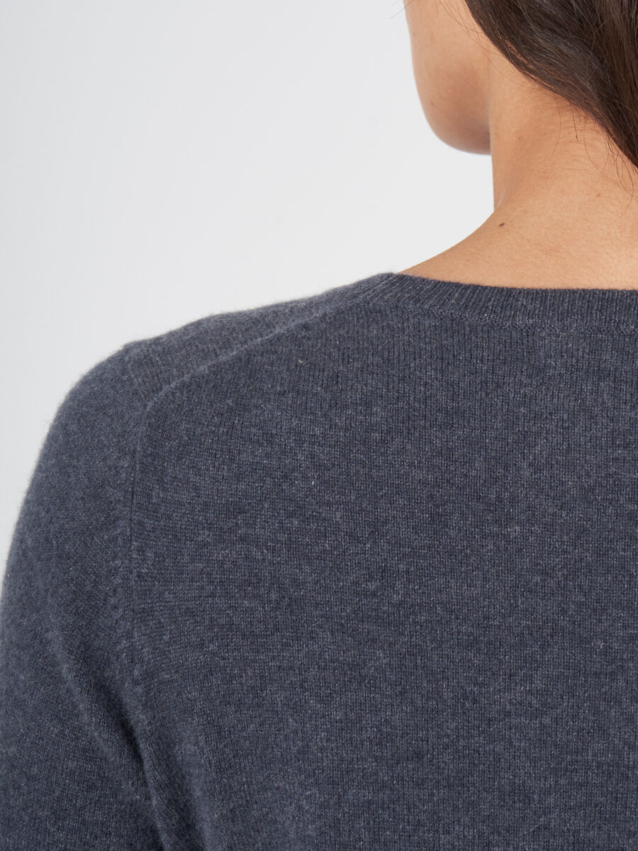 Basic organic cashmere sweater with round neckline image number 86