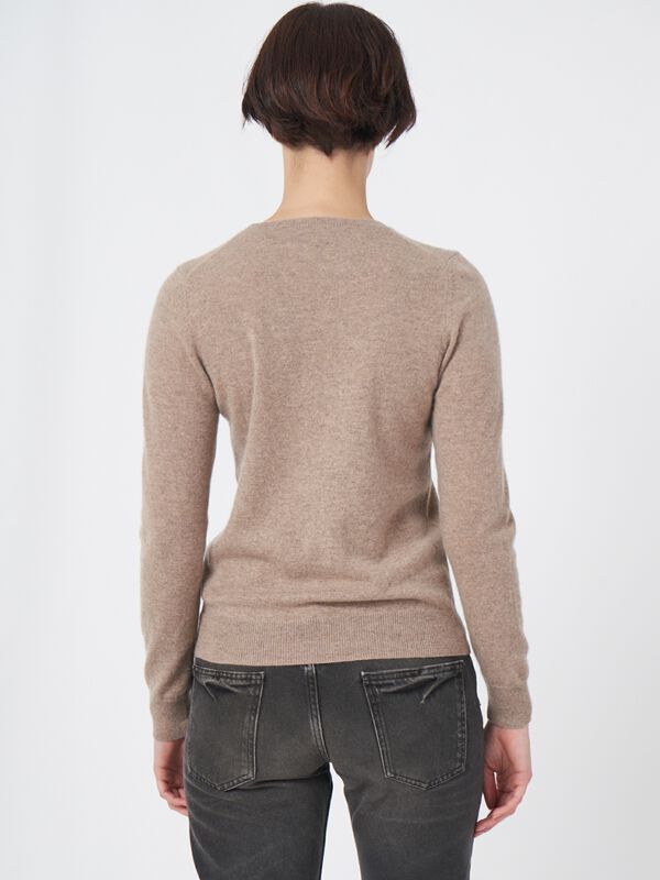 Basic organic cashmere sweater with round neckline image number 3