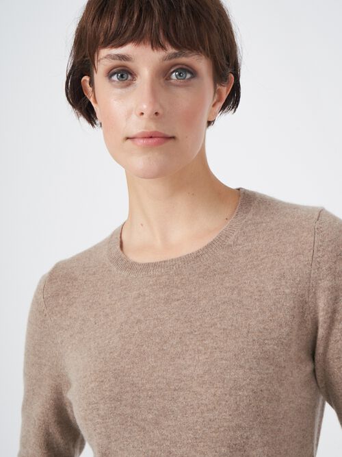 Basic organic cashmere sweater with round neckline