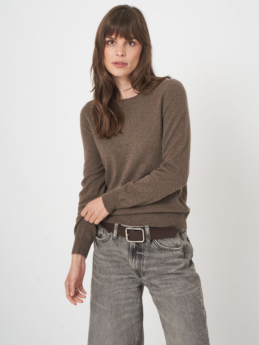 Basic organic cashmere sweater with round neckline image number 1