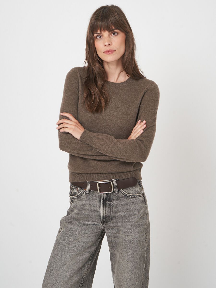 Basic organic cashmere sweater with round neckline image number 3