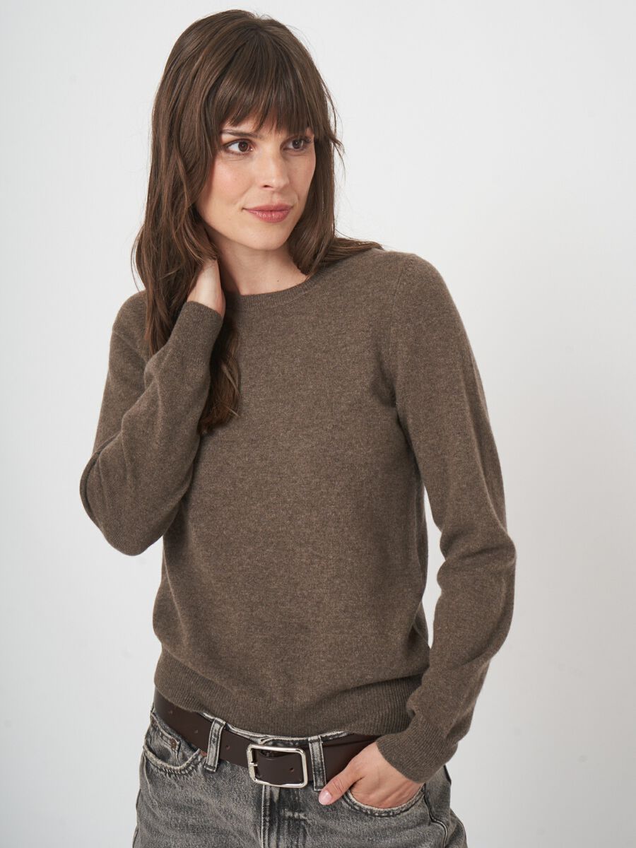 Basic organic cashmere sweater with round neckline image number 4