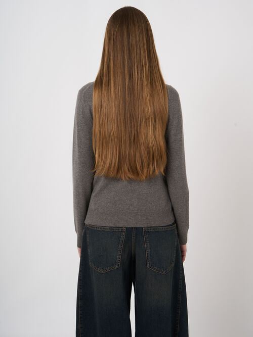 Basic organic cashmere sweater with round neckline