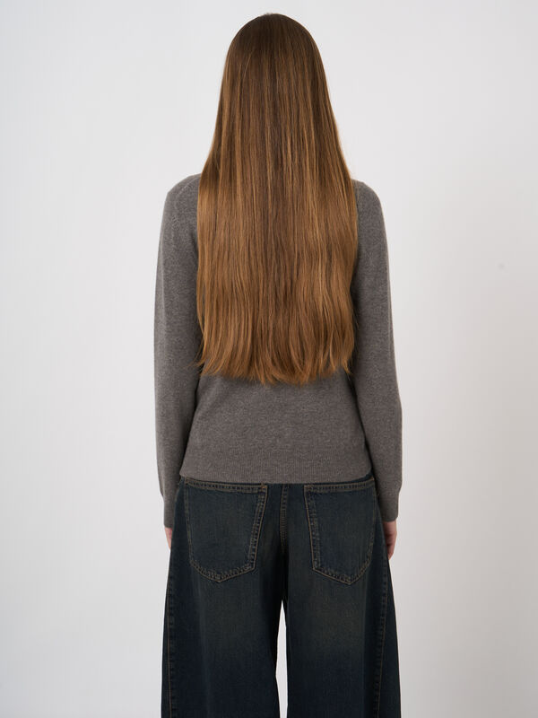 Organic Cashmere Round-Neck Sweater image number 3