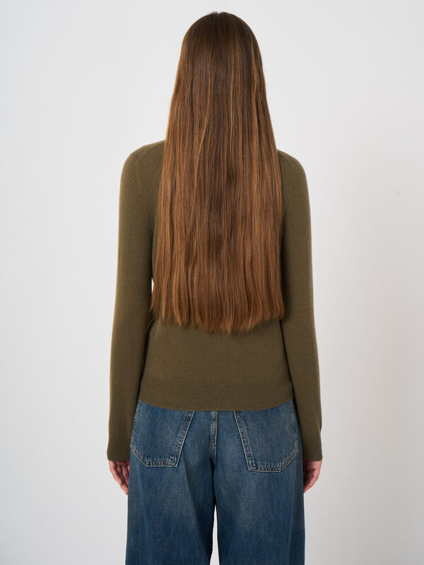 Organic Cashmere Round-Neck Sweater image number 3