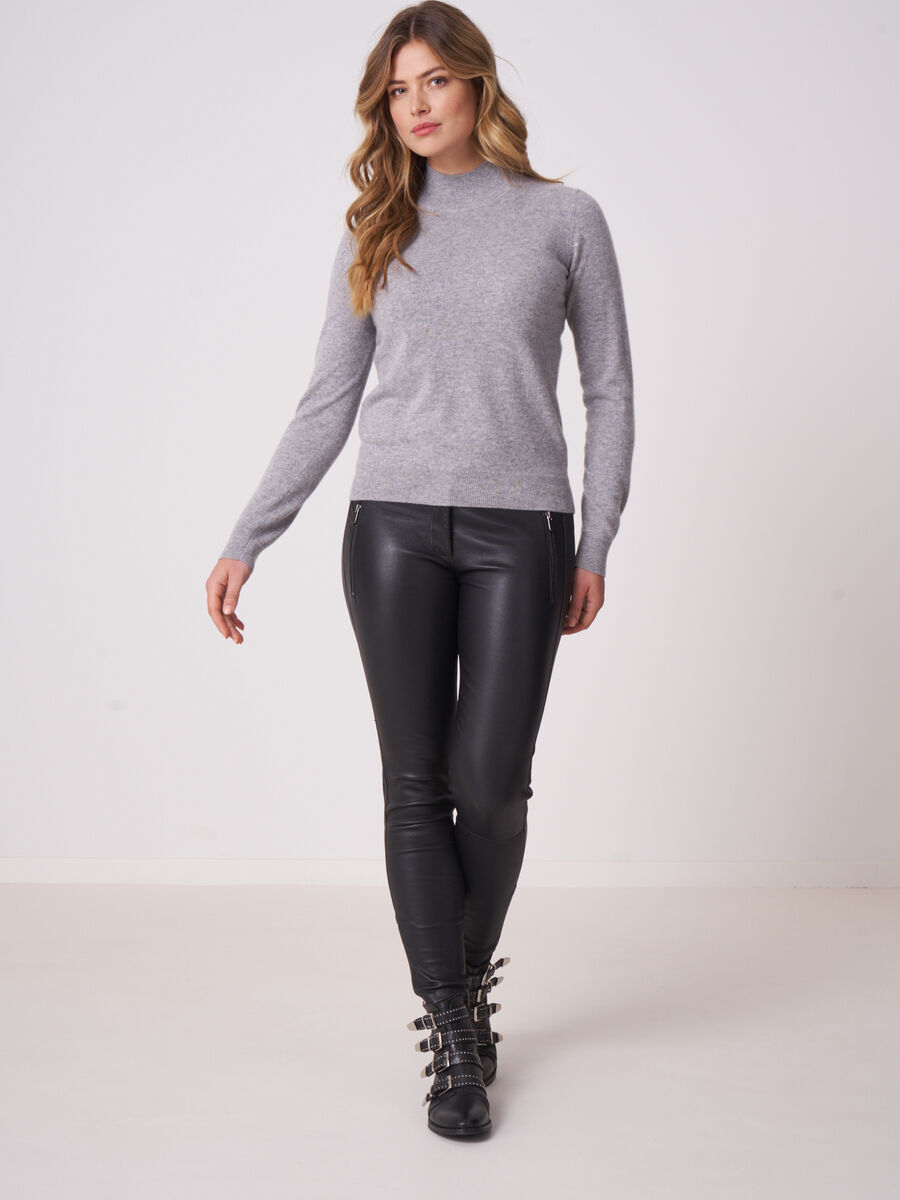 Feinstrickpullover aus Bio-Kaschmir mit geripptem Stehkragen image number 15