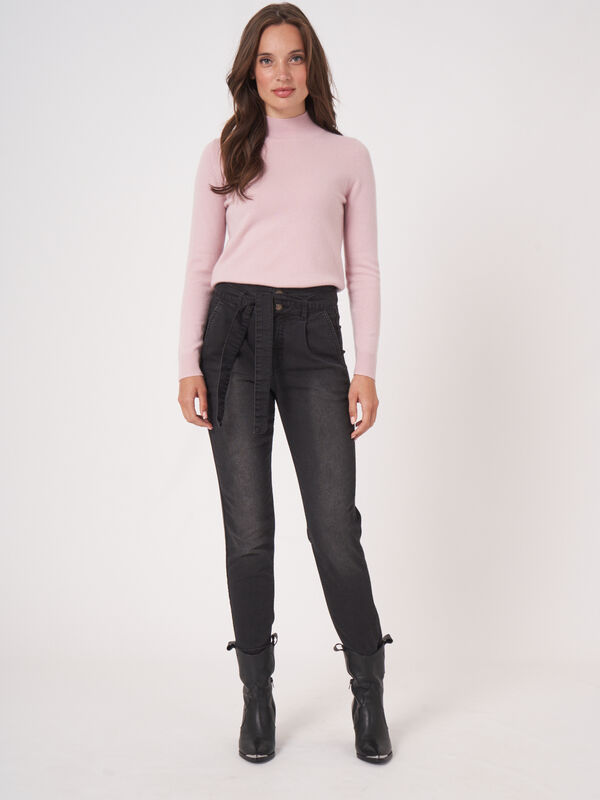 Feinstrickpullover aus Bio-Kaschmir mit geripptem Stehkragen image number 4