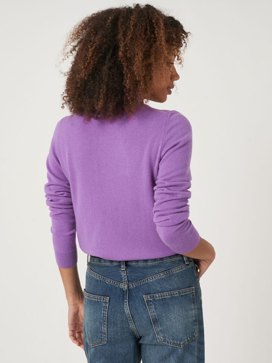 Feinstrickpullover aus Bio-Kaschmir mit geripptem Stehkragen image number 1