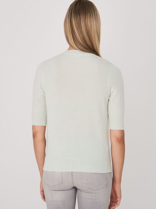 Trui met korte mouwen en een gespleten ronde hals