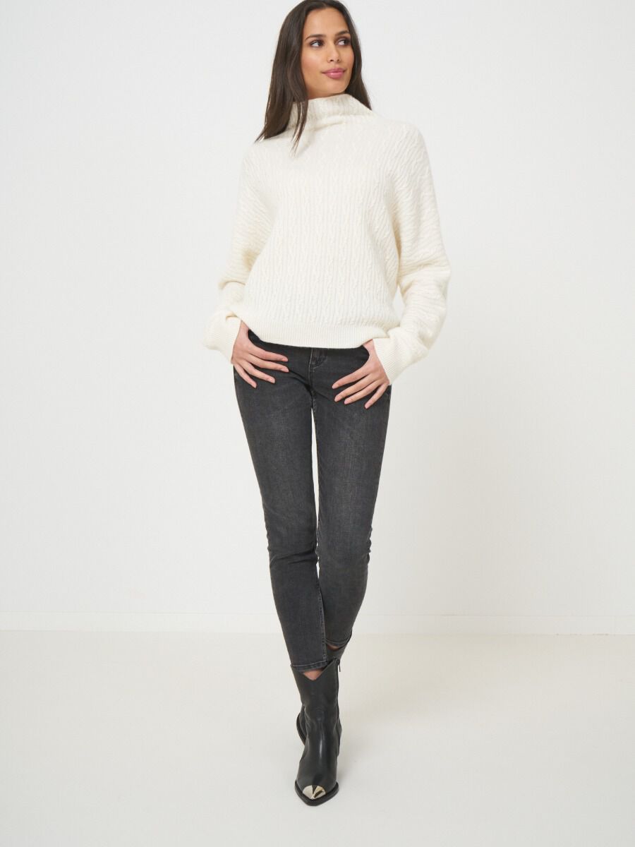 Cashmere sweater with fine cable knit pattern image number 3