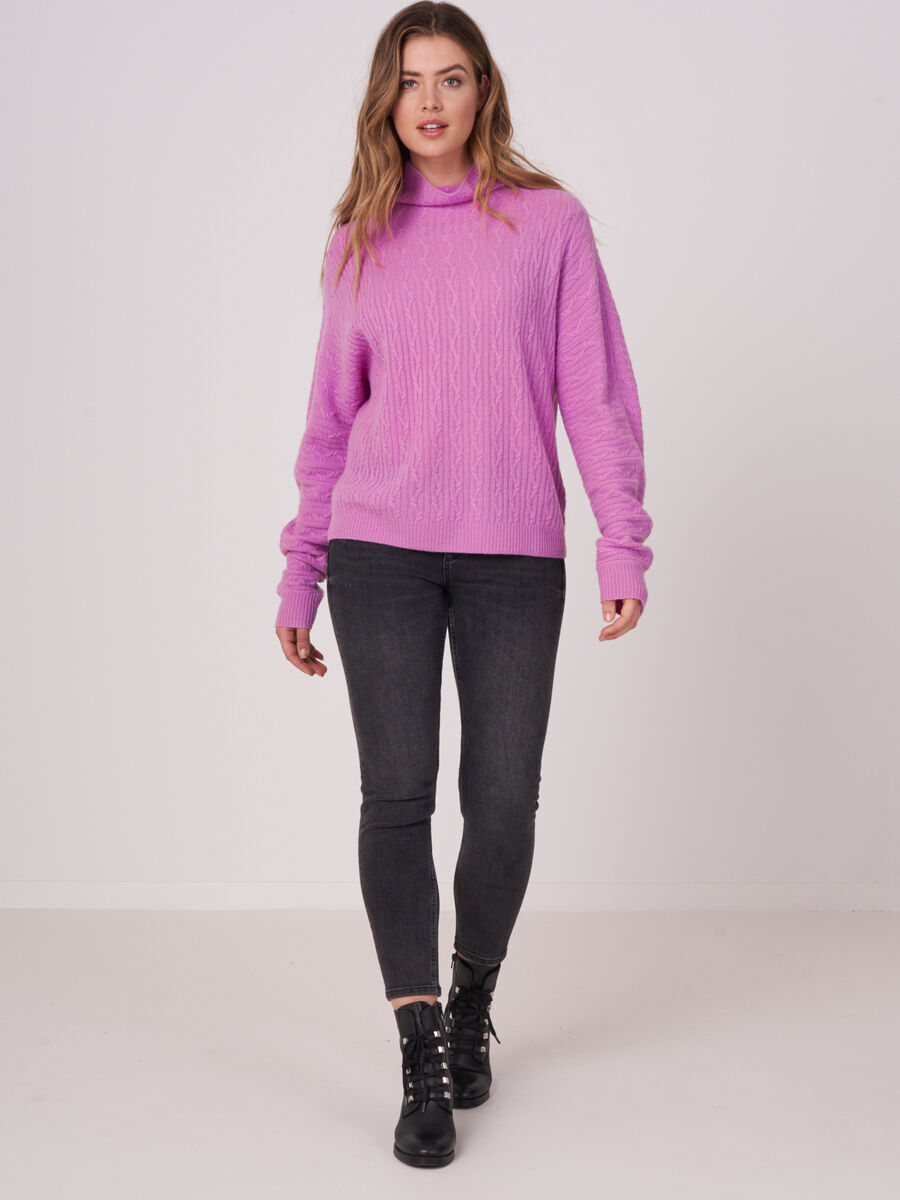 Cashmere sweater with fine cable knit pattern image number 3