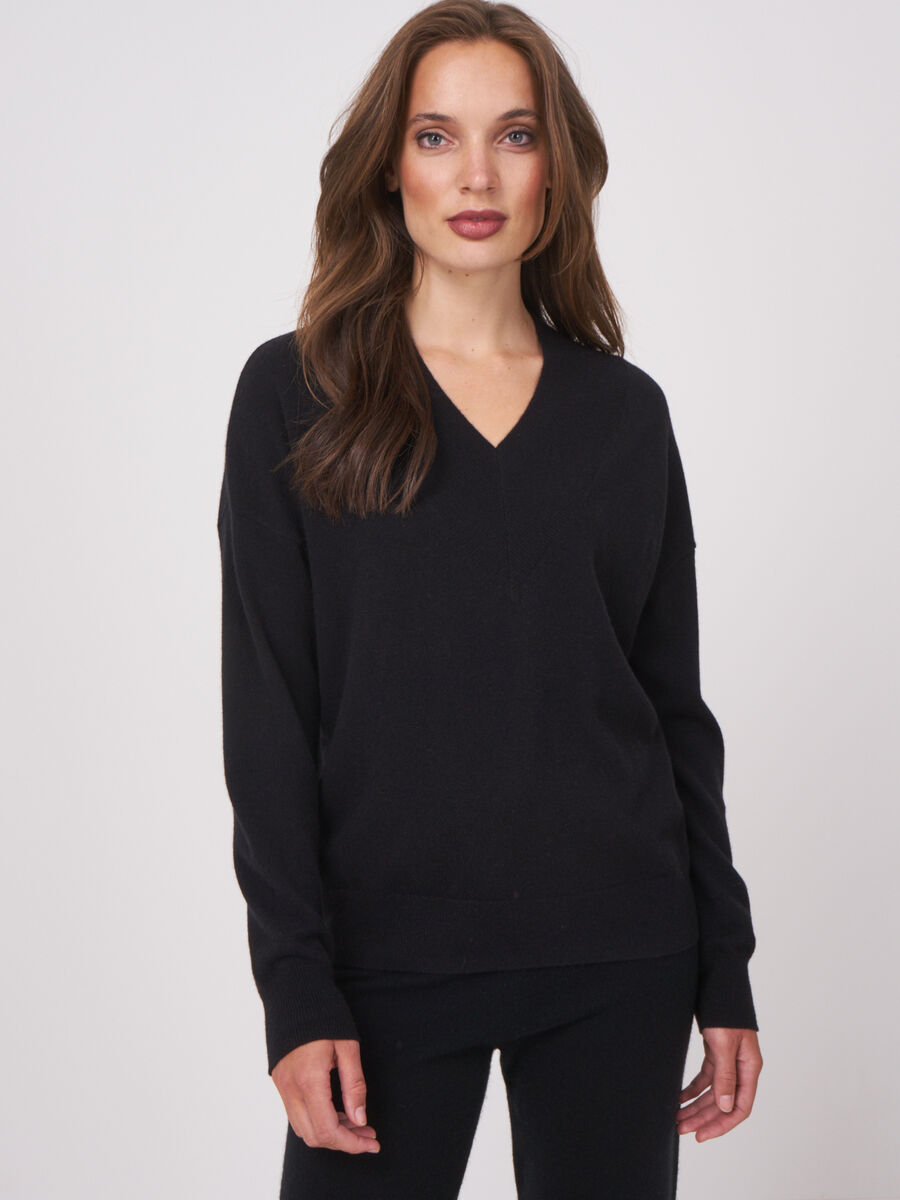 Organic cashmere sweater with ribbed V-neck image number 0