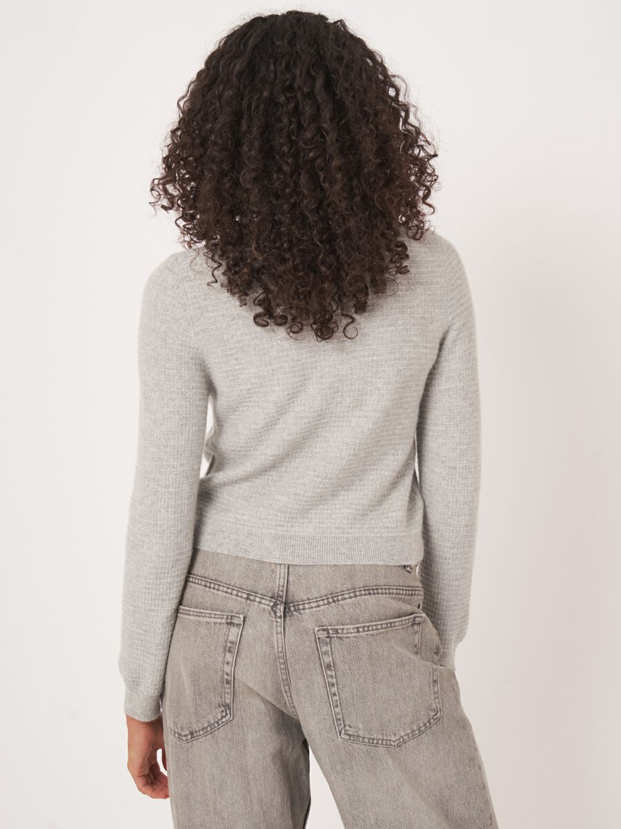 Getextureerd cashmere vest met borstzakken en lurex image number 5