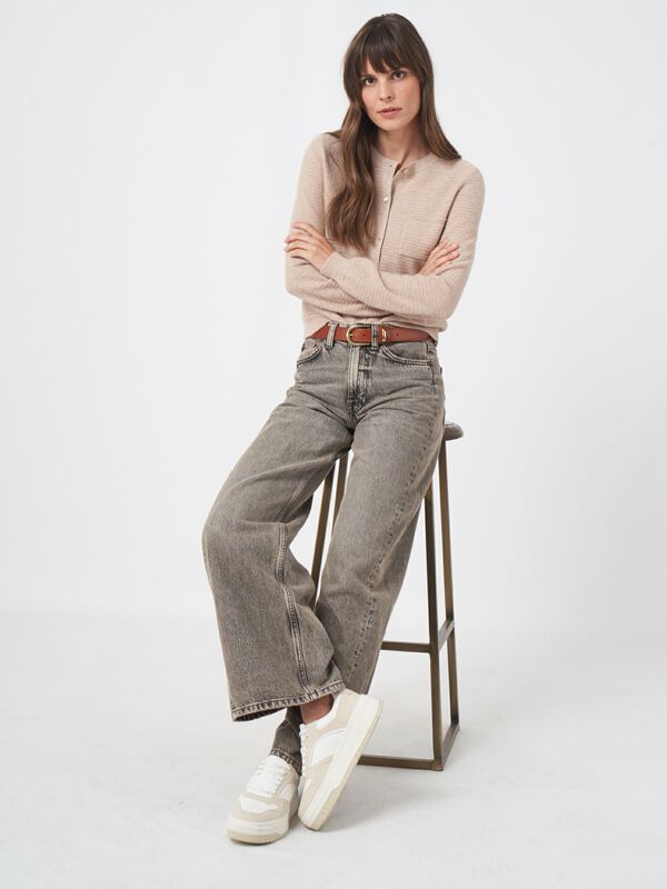 Texturierte Kaschmir-Strickjacke mit Brusttaschen image number 2