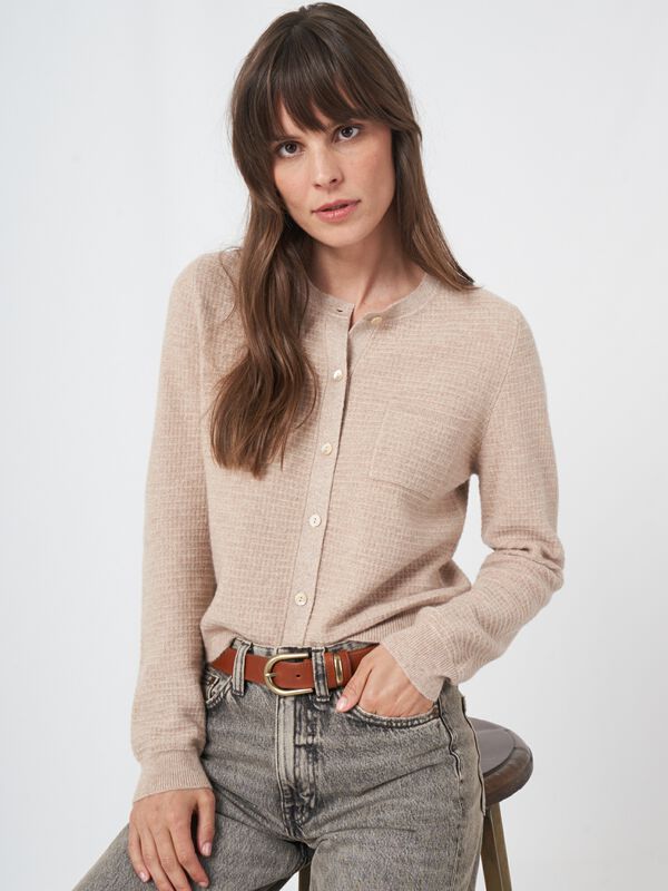 Texturierte Kaschmir-Strickjacke mit Brusttaschen image number 4