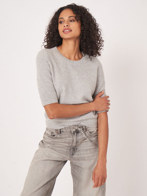 Texturiertes Kurzarm-Kaschmir-Pullover mit Lurex