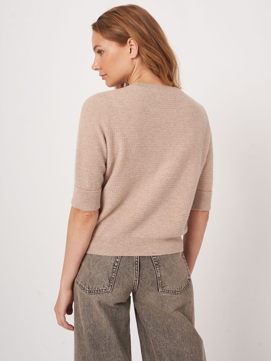 Getextureerde cashmere trui met korte mouwen en lurex image number 6
