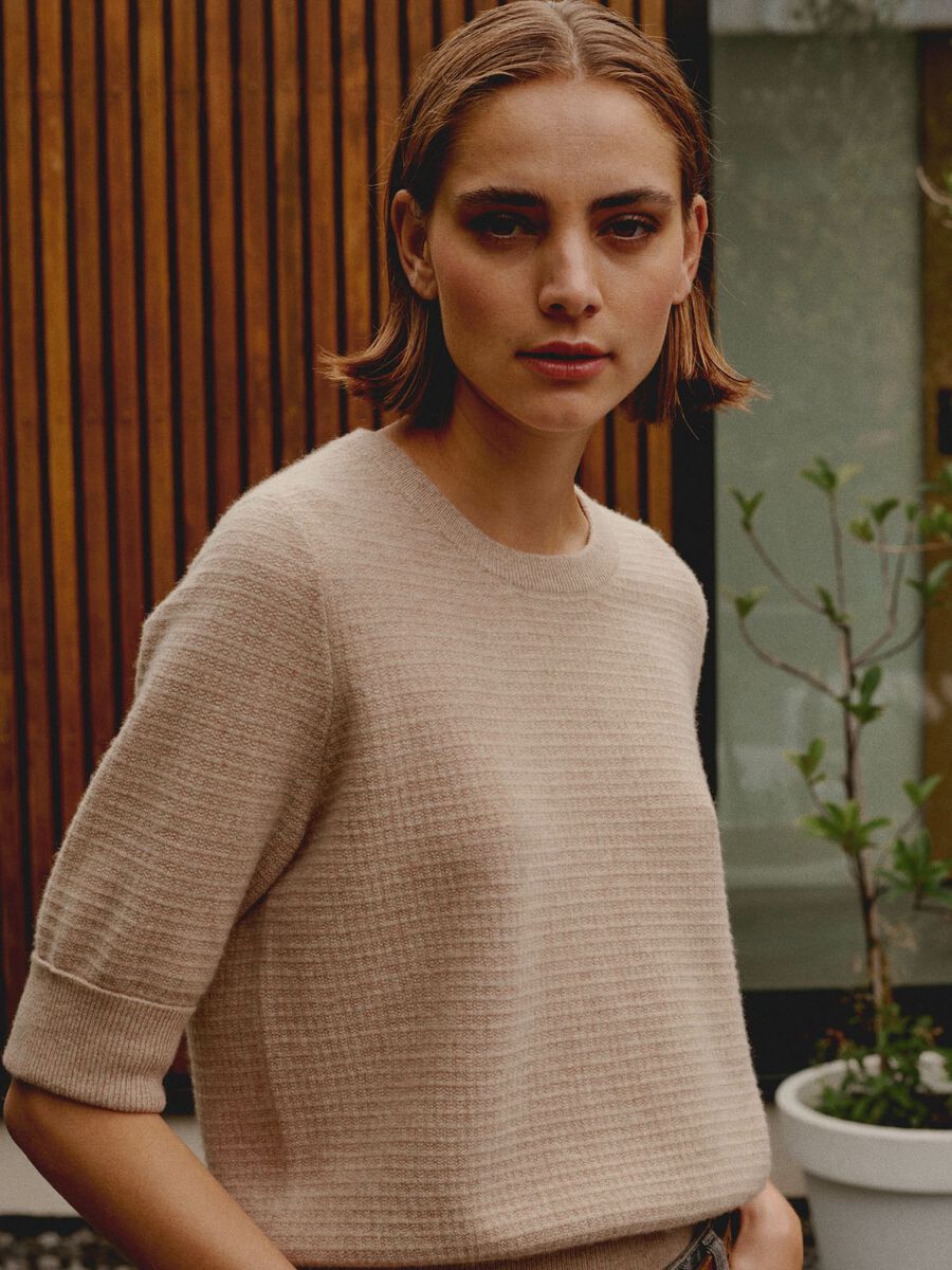 Getextureerde cashmere trui met korte mouwen en lurex image number 8