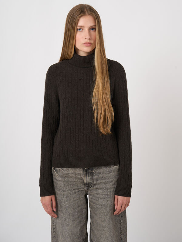 Pull col roul&eacute; en cachemire &agrave; torsades et Lurex image number 1