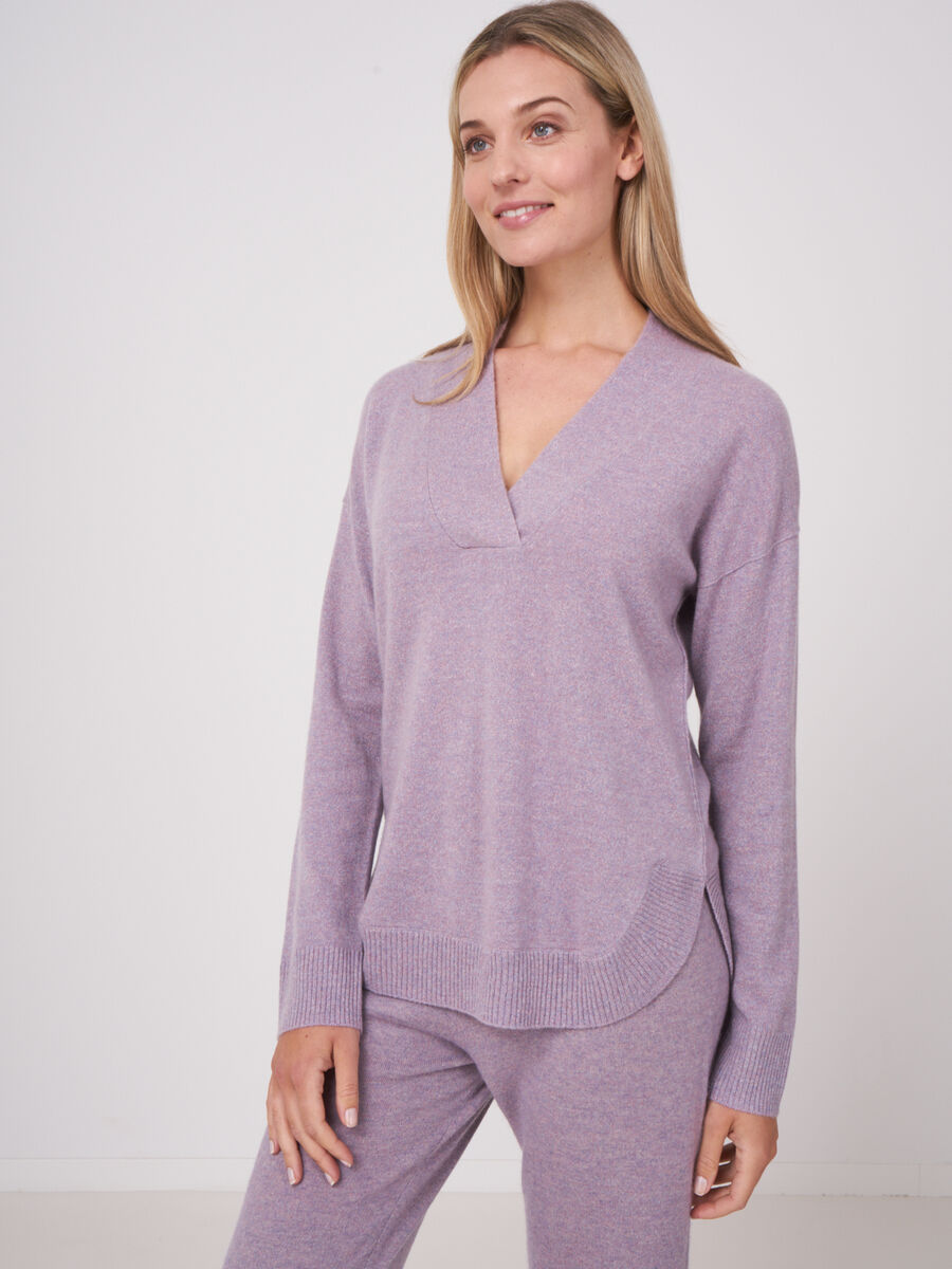 Organic cashmere V-neck sweater with rounded ribbed hem image number 0