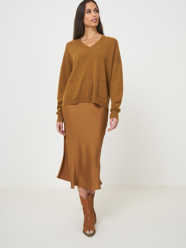 Trui met geribde V-hals en zakken van biologisch cashmere image number 3