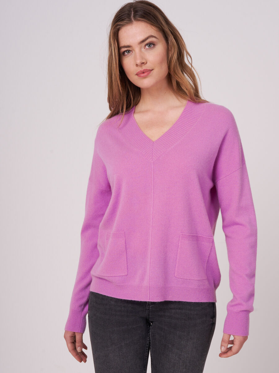 Cashmere V-neck sweater with pockets image number 0