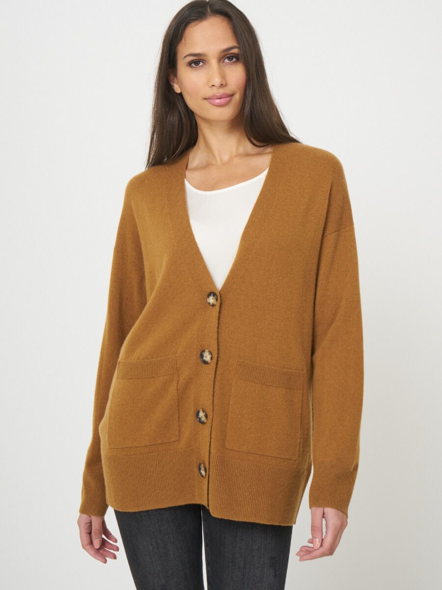 Cashmere cardigan with V-neck and pockets image number 0