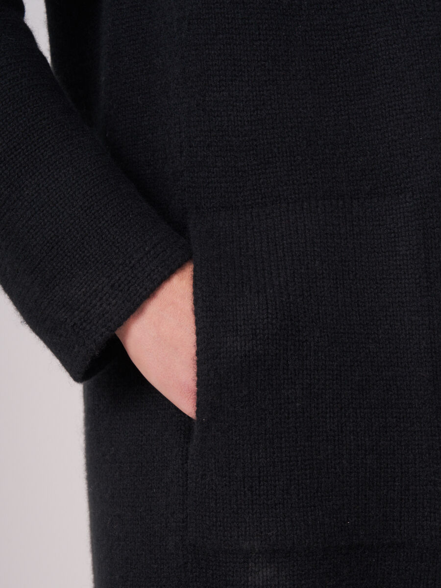 Luxurious chunky knit cashmere cardigan image number 25