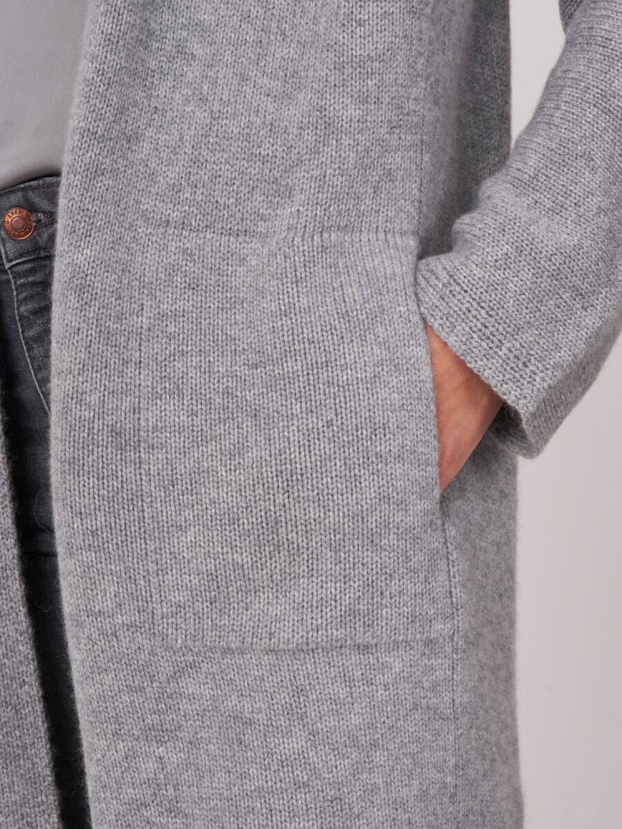 Luxurious chunky knit cashmere cardigan image number 2
