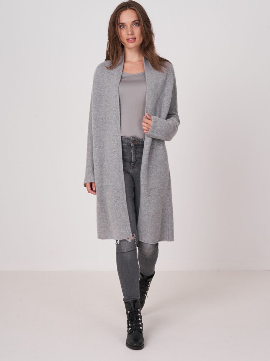 Luxurious chunky knit cashmere cardigan image number 3