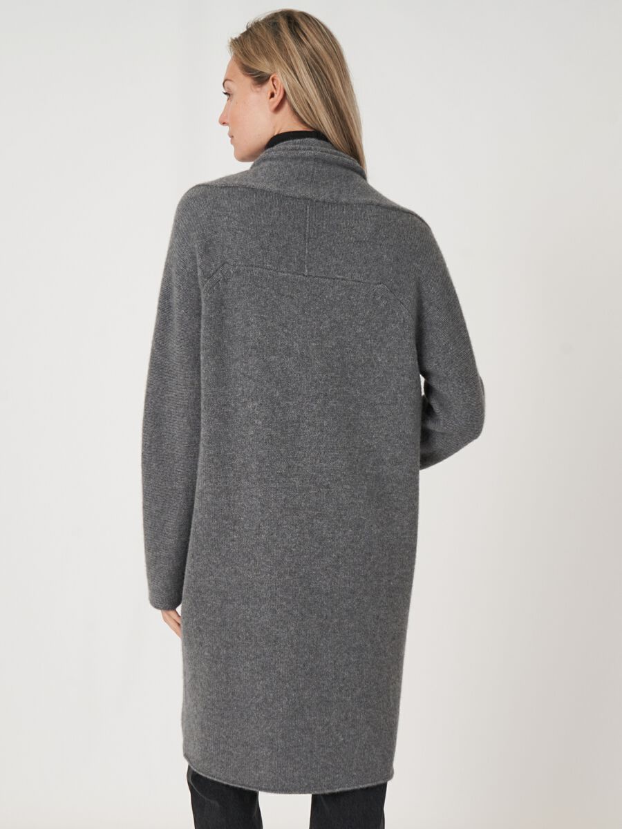 Luxurious chunky knit cashmere cardigan image number 28