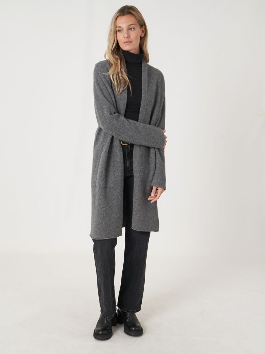 Luxurious chunky knit cashmere cardigan image number 31