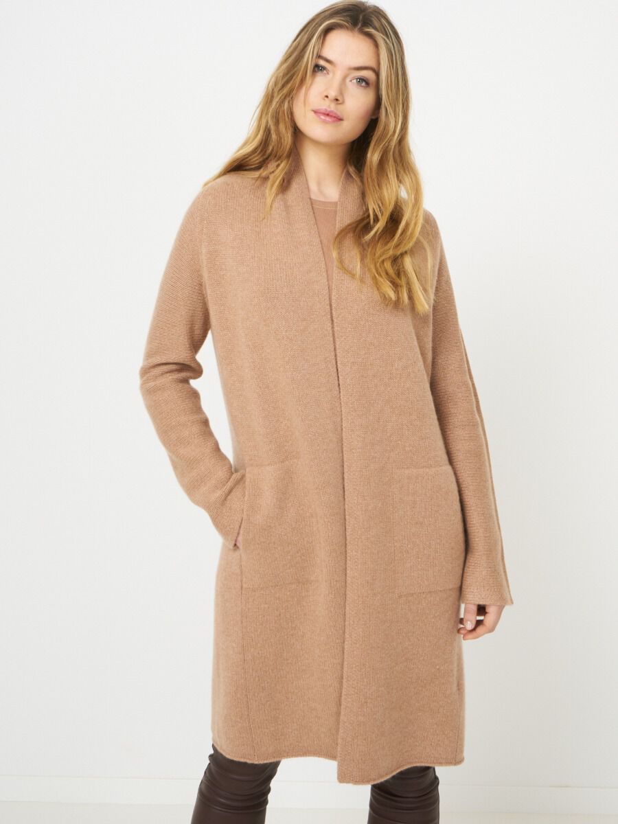 Luxurious chunky knit cashmere cardigan image number 50