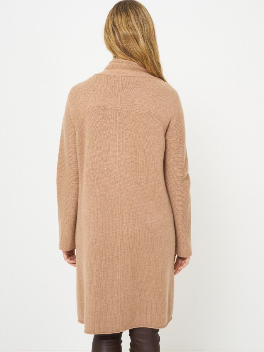 Luxurious chunky knit cashmere cardigan image number 51